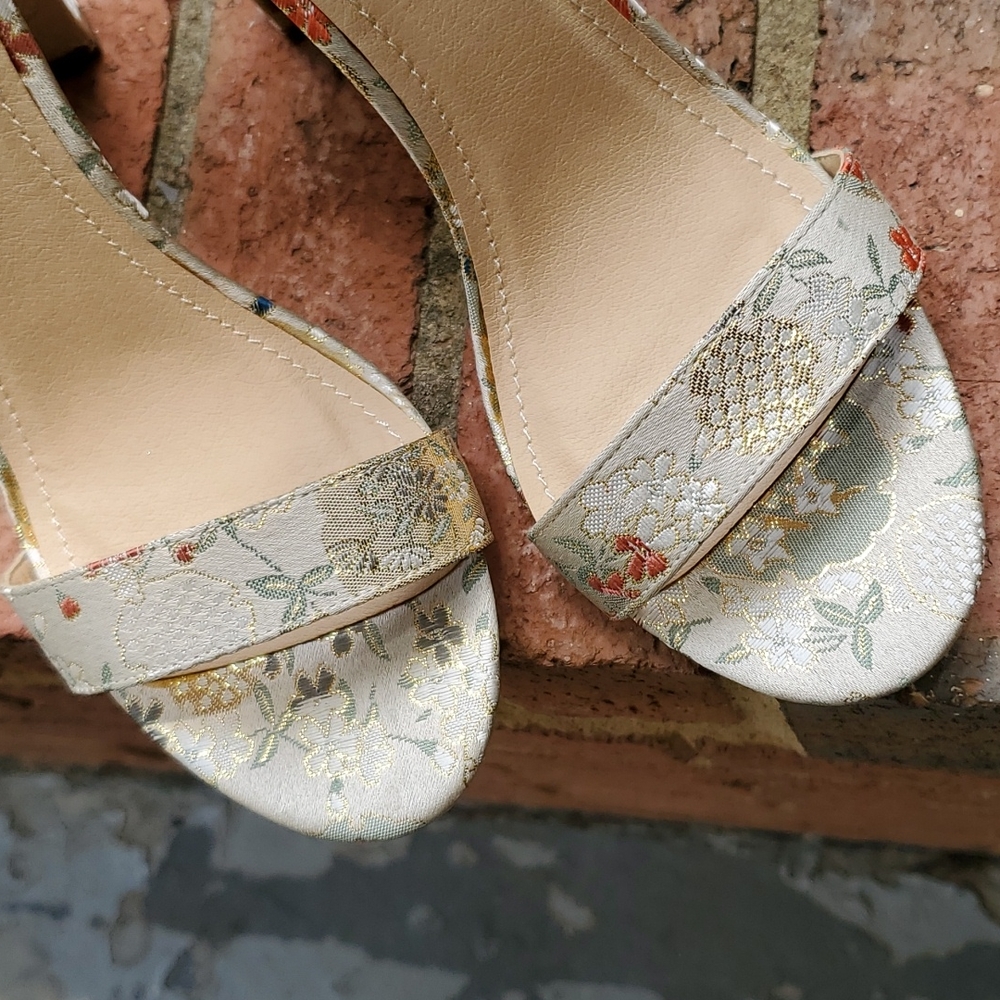 Fabric covered block heel sandals - Picture 4 of 11